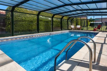 Pool Screen Cleaning